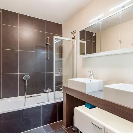 Luxury With Garden Close To The