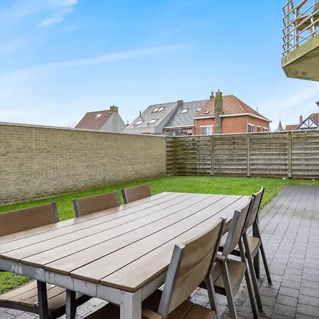 Apartment Luxury With Garden Close To The