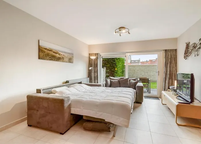 Luxury With Garden Close To The *