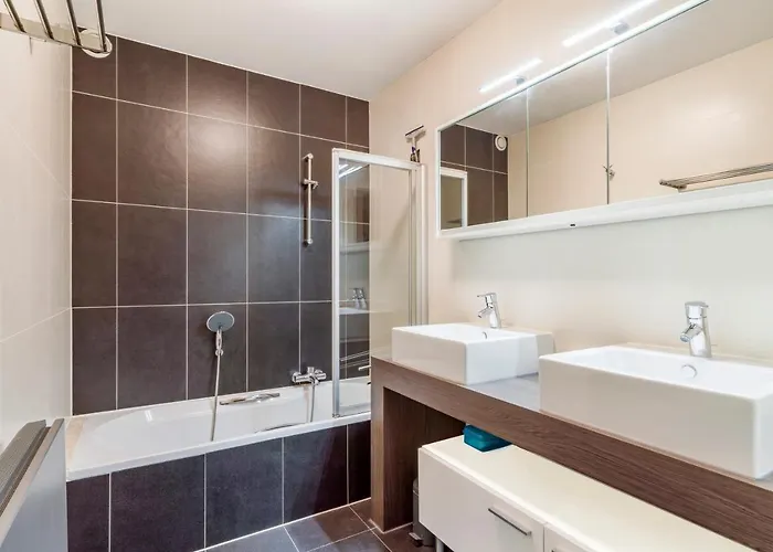 Luxury With Garden Close To The